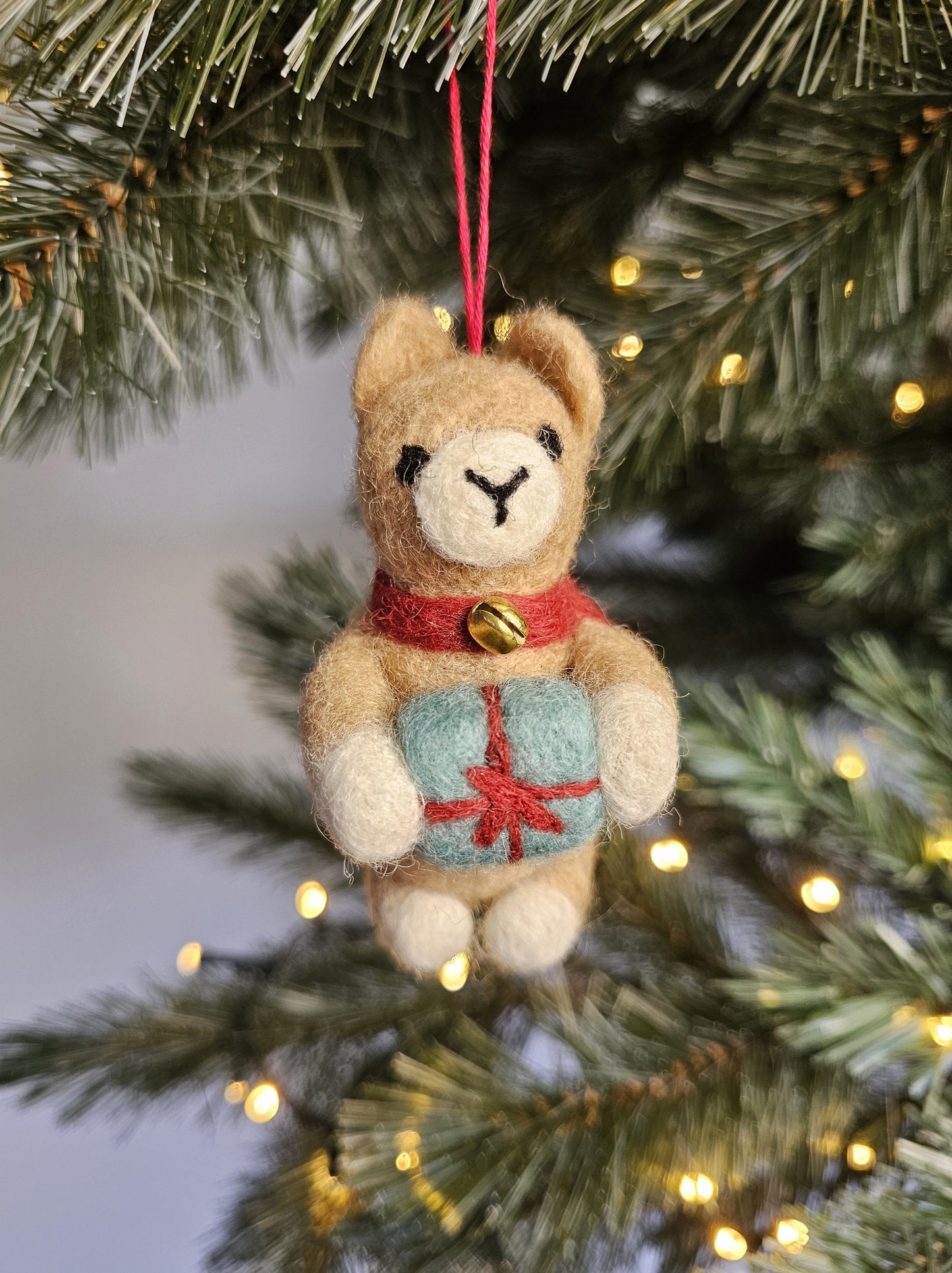 PRE-ORDER Hanger Kerst Lama met Cadeautje